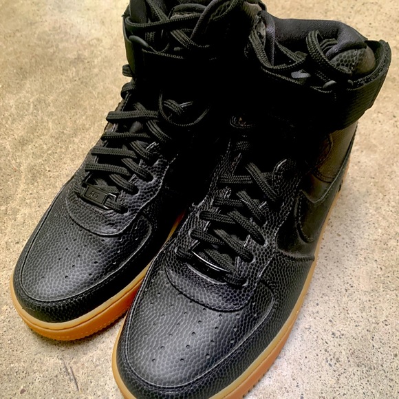 Nike Air Force 1 AF1 Black Gum Luxe Mid - Picture 1 of 8